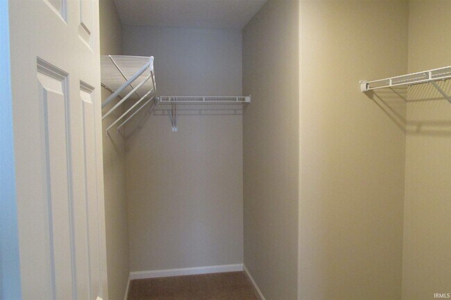 Building Photo - 13575 Crescent Ridge Dr