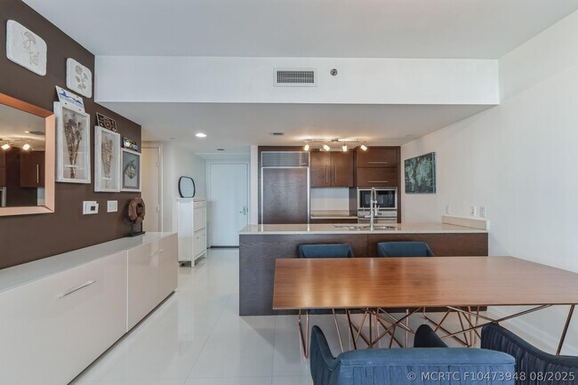 Building Photo - 475 Brickell Ave