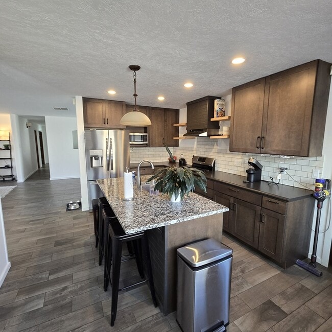 Building Photo - 1048 Monte Largo Dr NE