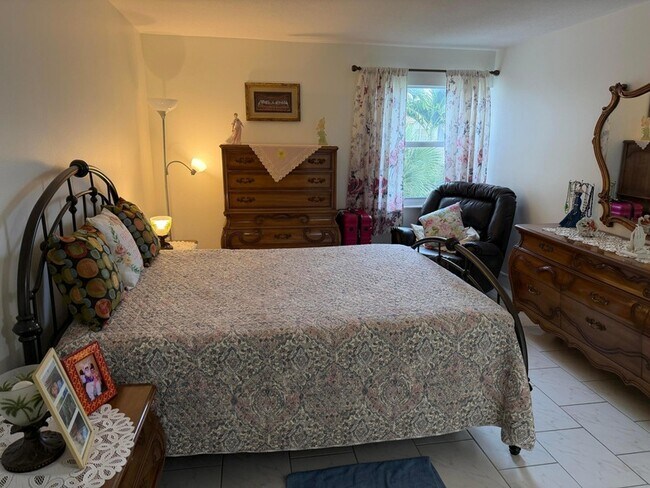 Building Photo - 502 Davis Rd