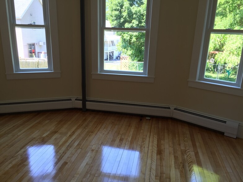 exterior wall of dining room - 597 S Main St