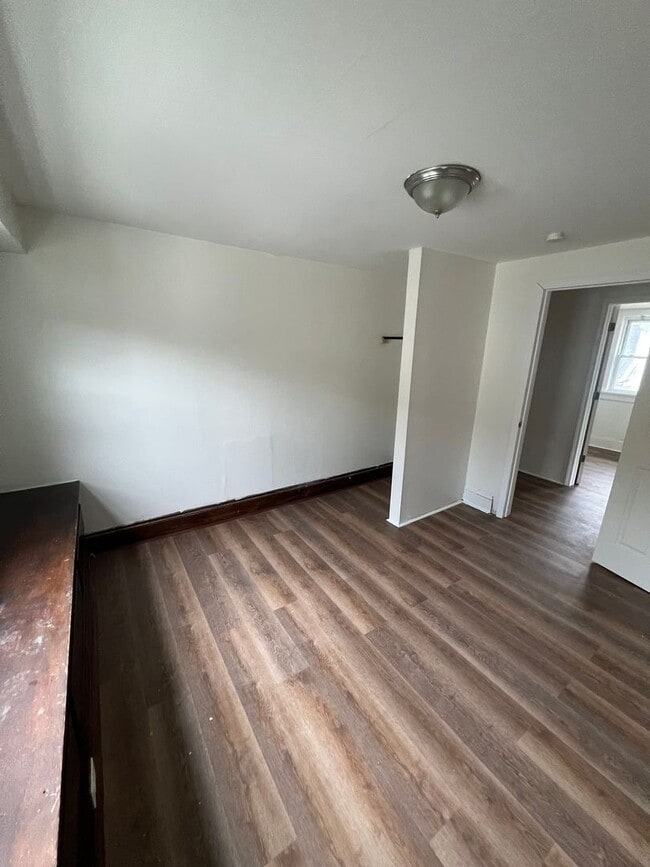Building Photo - Charming 4-Bedroom Single-Family Home in C...