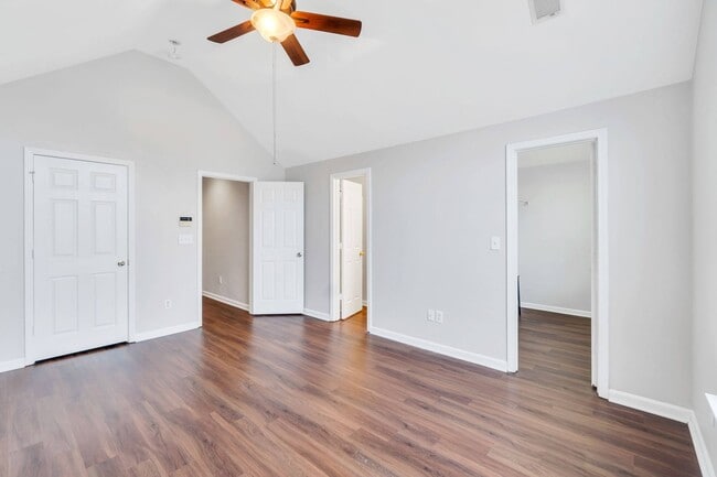 Building Photo - 5508 Kiev Dr