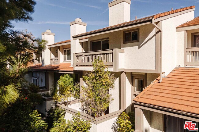 Primary Photo - 17158 Palisades Cir