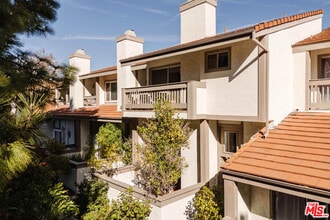 Building Photo - 17158 Palisades Cir