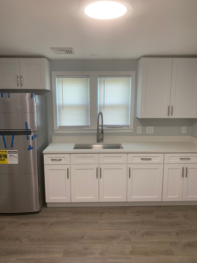 Primary Photo - 217-2 Division Ave