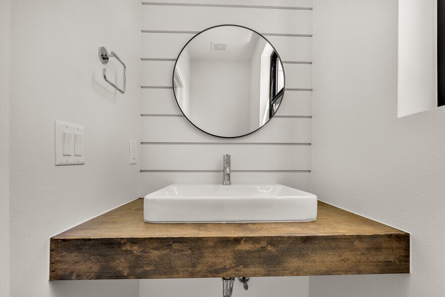 main floor powder room - 5634 South Curtice Street