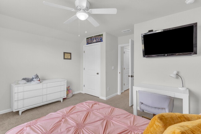 Building Photo - 1049 Burled Oak Rdg Lp SE