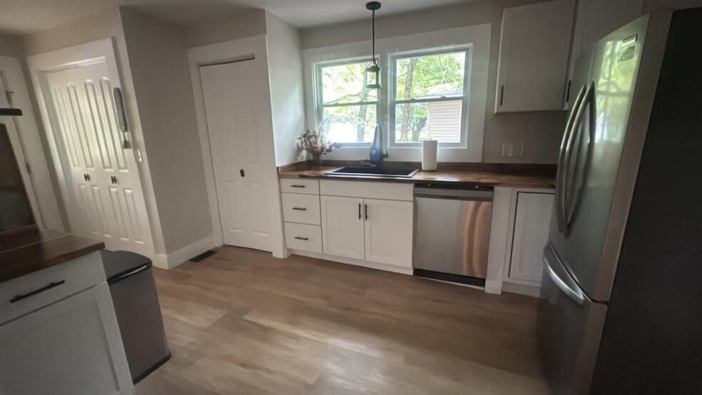 Building Photo - 203 Brockman Ave