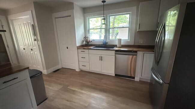 Building Photo - 203 Brockman Ave