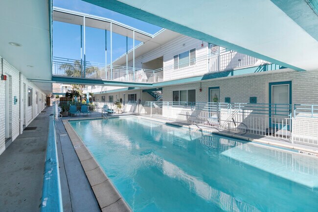 Building Photo - 2833 St Charles Ave