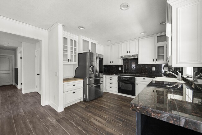 Building Photo - 39535 Oak Cir