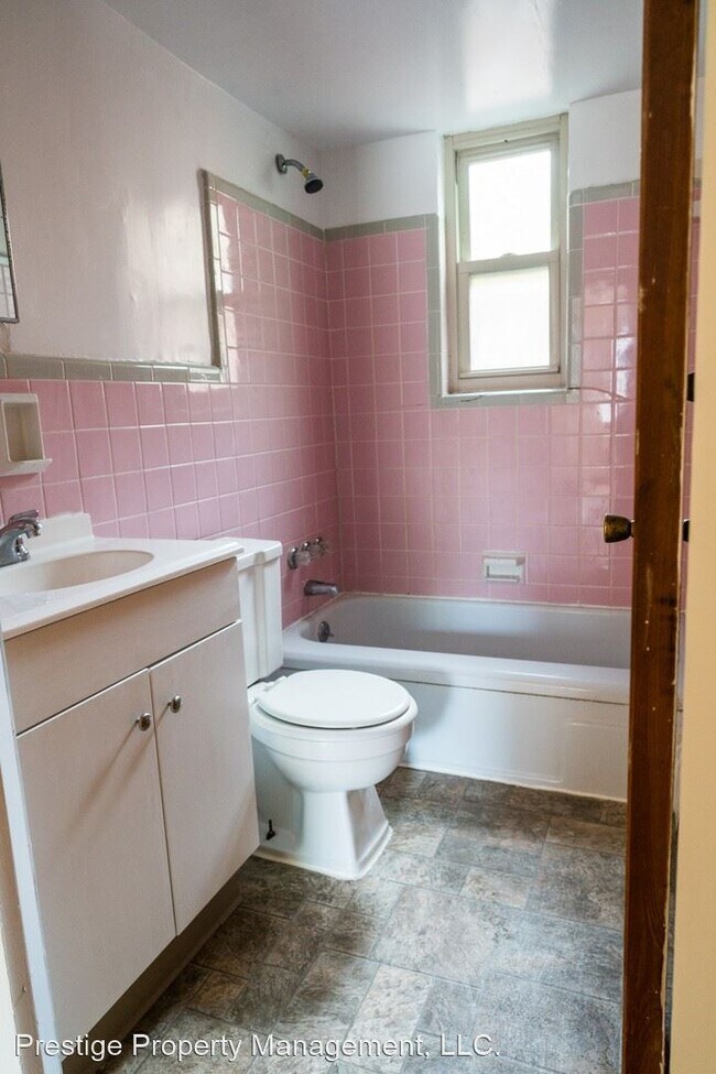 Building Photo - 356 Probasco St