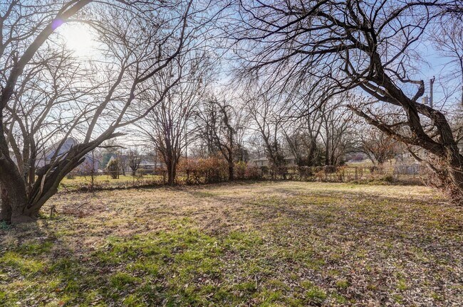 Building Photo - Remodeled 2 bedroom, 1 bathroom home for r...