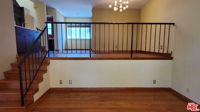 Building Photo - 7320 Balboa Blvd