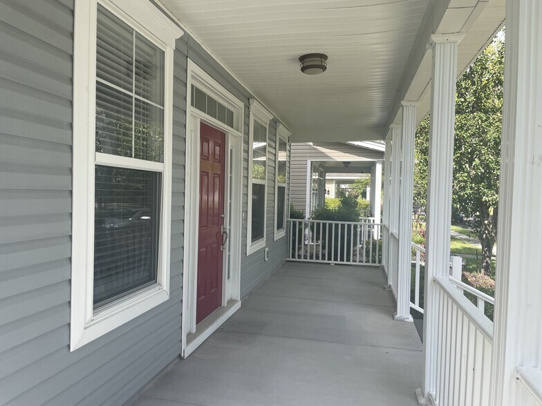 Building Photo - 15 6th Ave