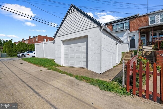 Building Photo - 7901 Wynbrook Rd