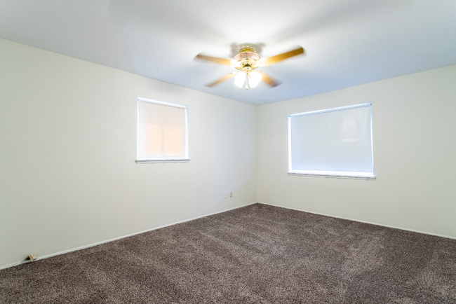 Building Photo - 1582 Lee Terrace Dr