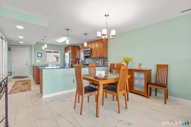 Building Photo - 1 Mansfield Grove Rd