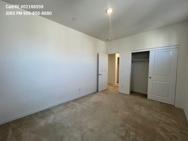 Building Photo - Chino 4 Bedroom Condo