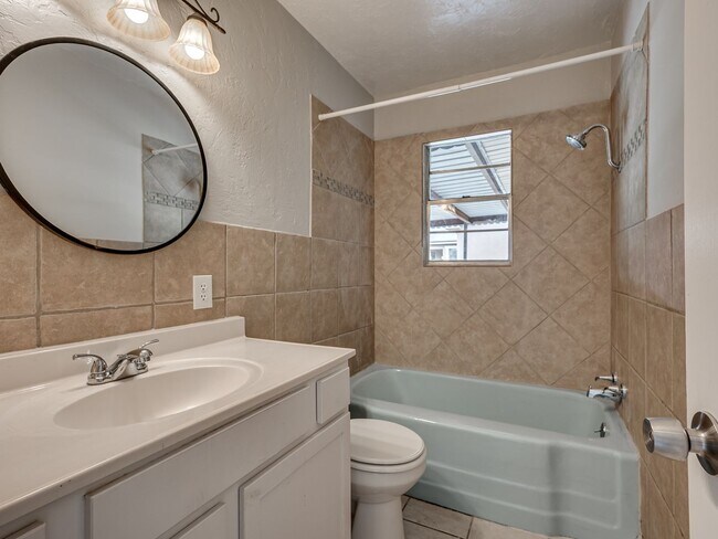 Building Photo - Charming Home in OKC + 4 bedrooms