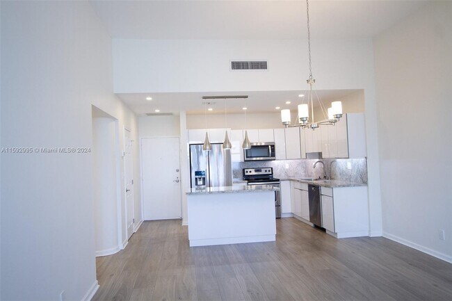 Building Photo - 3725 S Ocean Dr