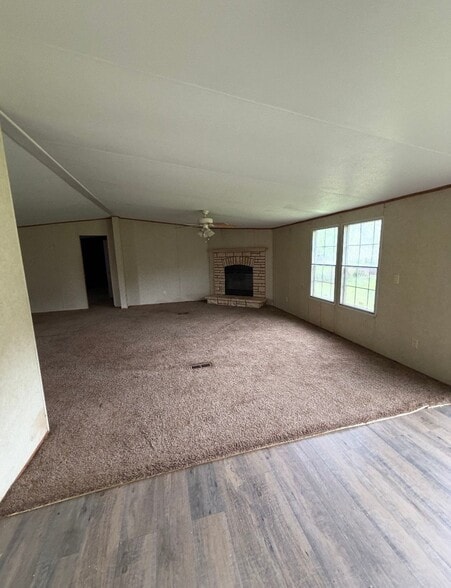 Building Photo - 121 Pecan Grove Ln