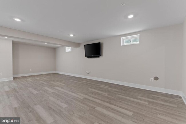 Building Photo - 5684 Lewis Carroll Dr