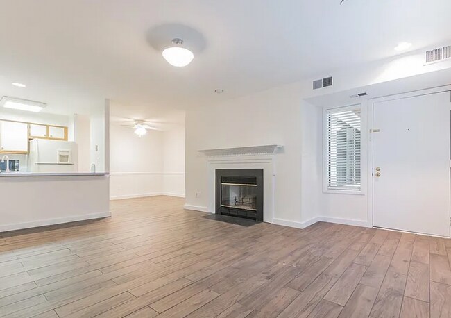 Building Photo - 9960 Hellingly Pl