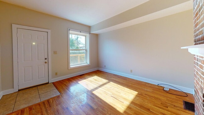 Building Photo - 1363 Indianola Ave