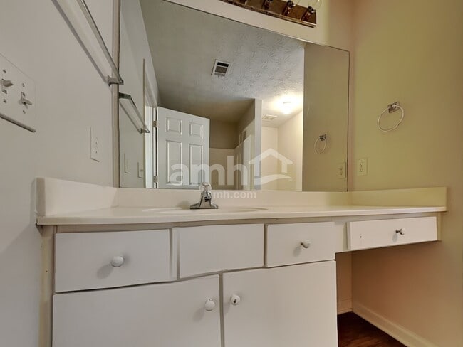 Building Photo - 2720 Kentshire Way