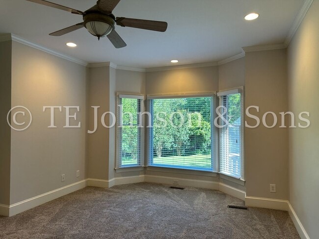 Building Photo - Gorgeous Three Bedroom in Tobaccoville- Mu...