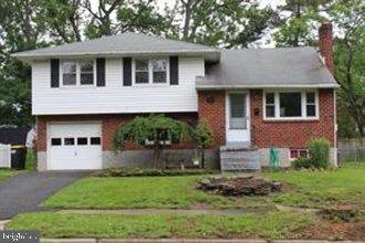 Building Photo - 423 Roseanna Ave