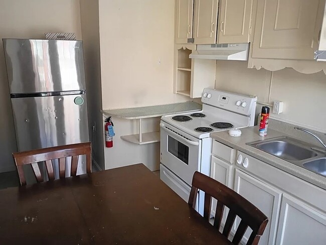 Building Photo - 207 S Maple Ave