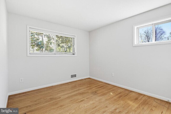 Building Photo - 9717 Hedin Dr