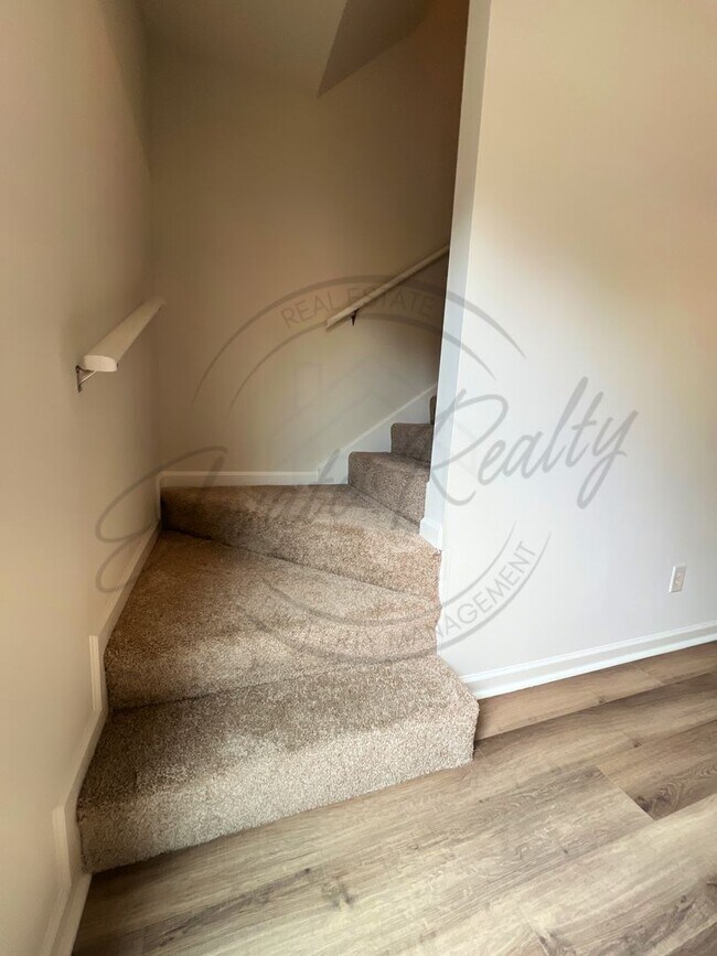 Building Photo - SPECIAL: FIRST MONTHS RENT FREE! Two Bedro...