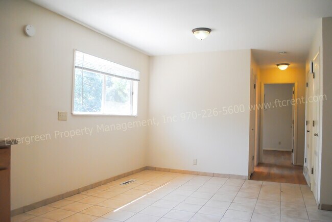 Building Photo - 1228 Southridge Dr