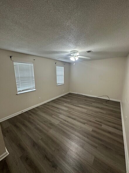 Building Photo - 104 Samarya Ln
