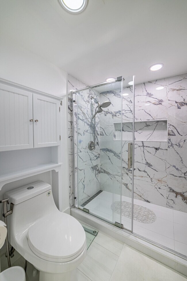 Building Photo - 2920 SW 15th St