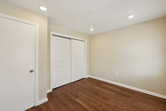 Building Photo - 325 7th St