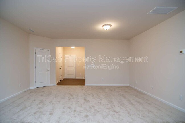 Building Photo - 335 White Oak Ridge Dr