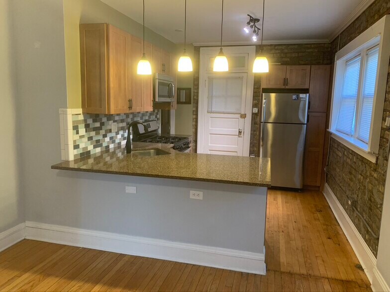 Primary Photo - 6024 N rockwell