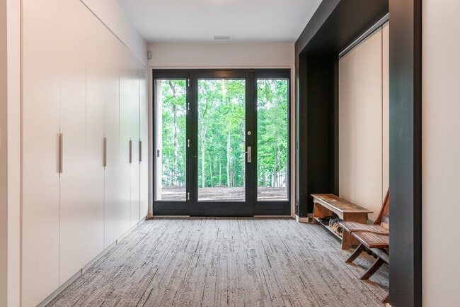 Building Photo - 40 Russells Hill Rd