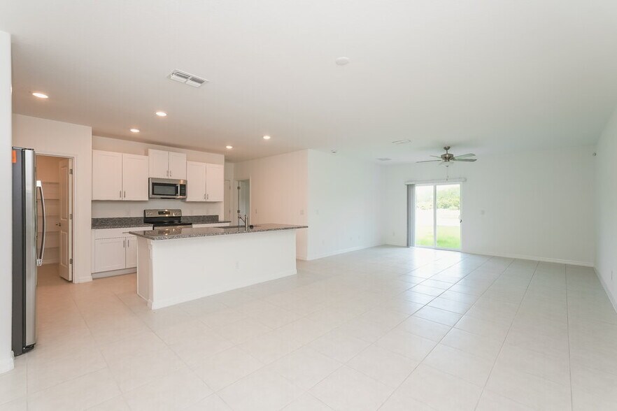 Building Photo - 2037 Skybrooke Blvd