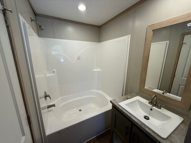 Building Photo - 9 Glade view -