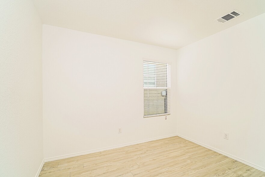 Building Photo - 8806 Barrow Path