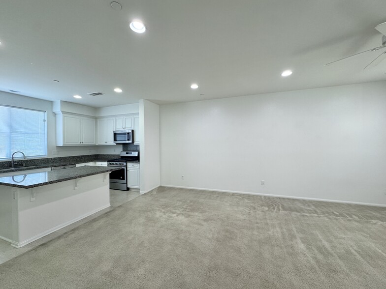 Building Photo - 6332 Planetary Rd