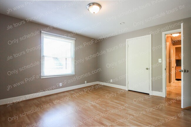 Building Photo - 7840 SW West Slope Dr