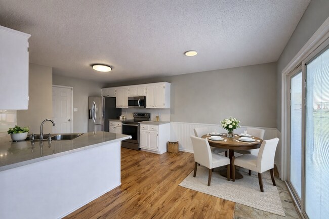 Building Photo - 3 Bed 2 Bath + Bonus Room