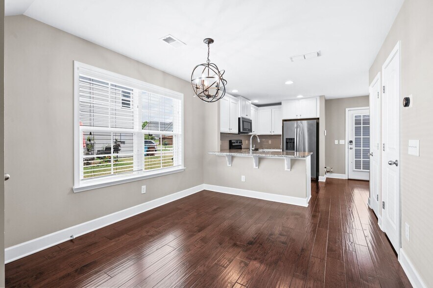 Building Photo - 1840 Riverbirch Ln
